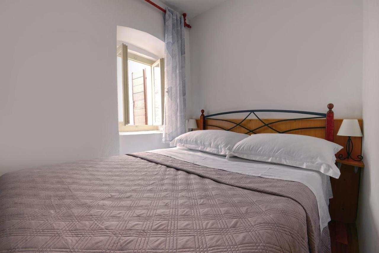 Sara Apartment Трогир Екстериор снимка